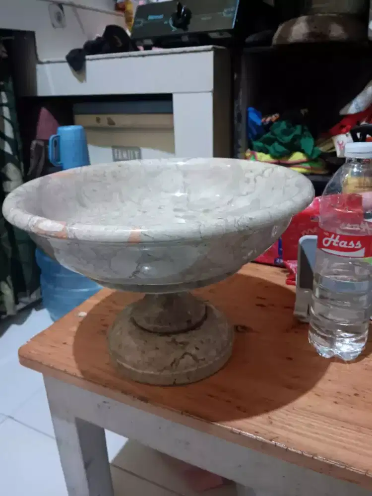 Guci marmer dan wadah buah marmer