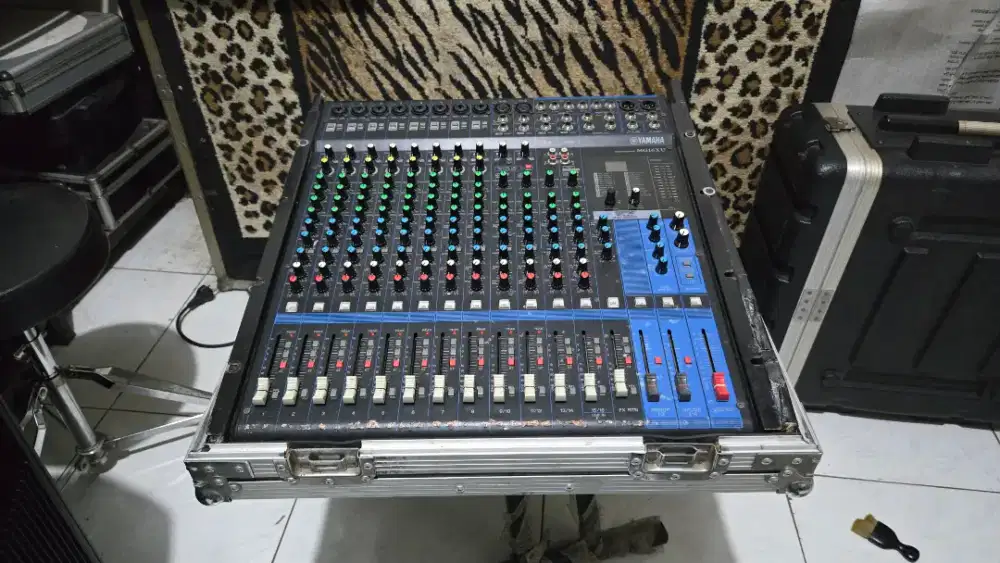 Yamaha mg16xu original + hardcase