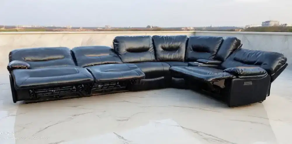 Electric reclining sofa cheers like new