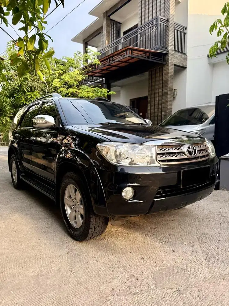 Toyota Fortuner G AT Diesel 2010