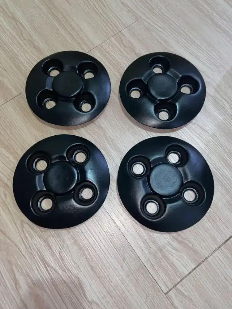 Dop velg kaleng hitam
