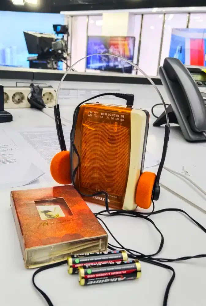 Walkman aiwa set headphone kaset jadul jaket sepeda helm antik vintage