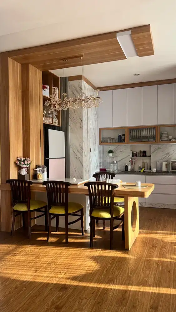 Kursi makan kayu jok sofa kuning