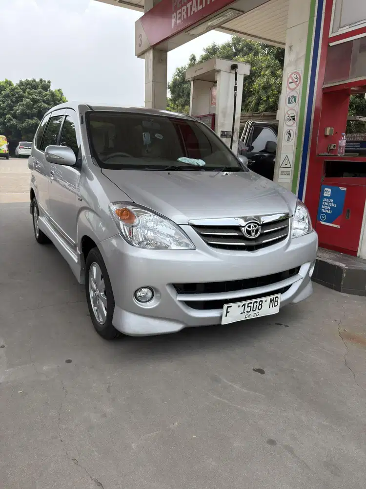 Toyota avanza s 2010 matic terawat bagus