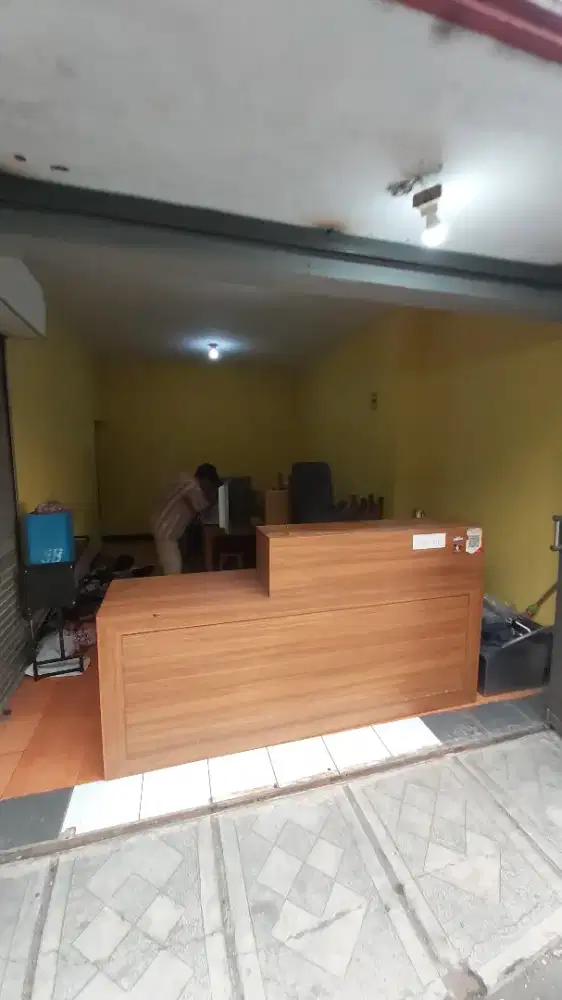 Dijual Meja kasir keadaan seperti baru