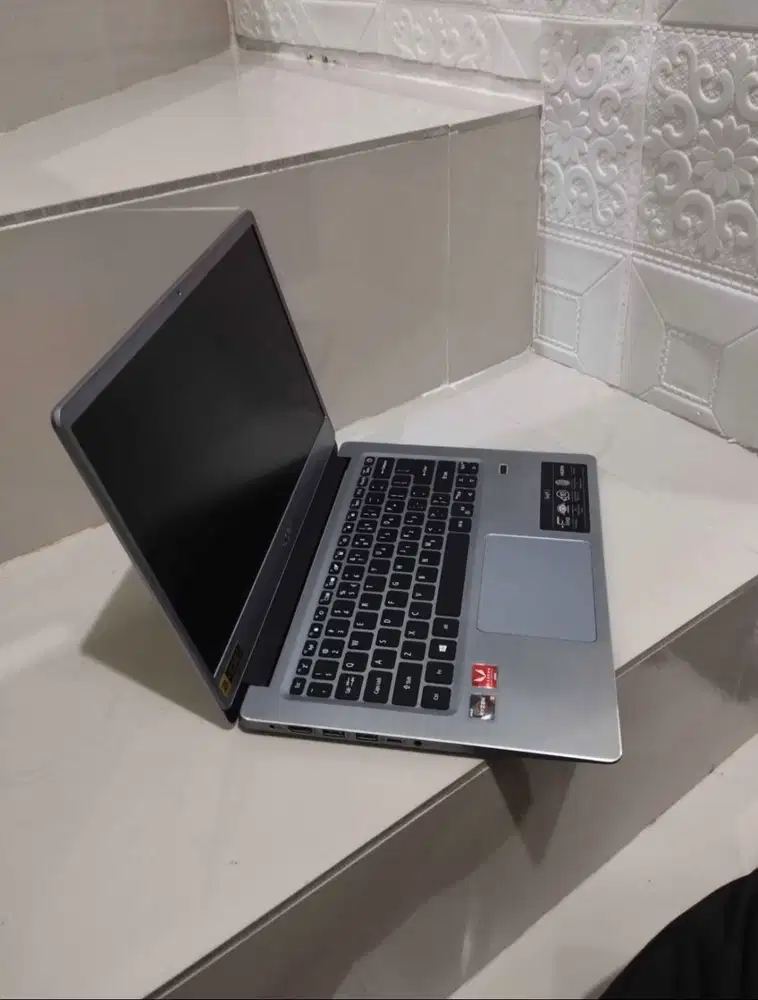 ACER SWIFT RYZEN 5