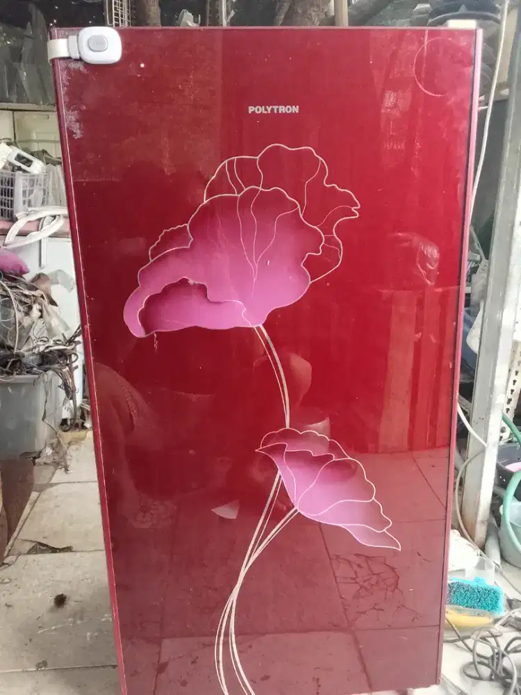 Dijual kulkas merek polytron normal bagus