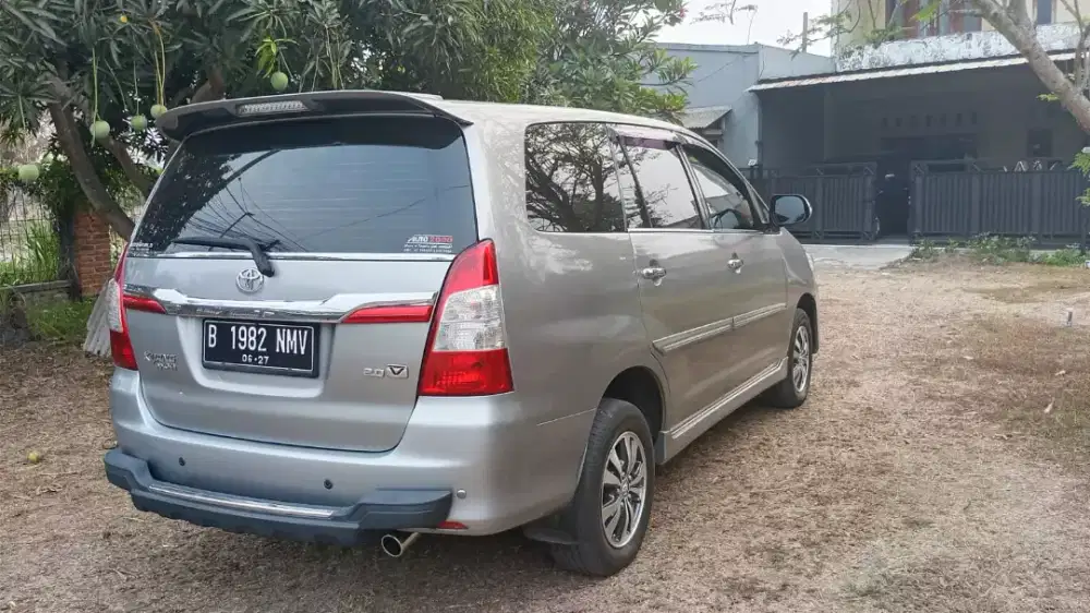 toyota kijang innova (2014)