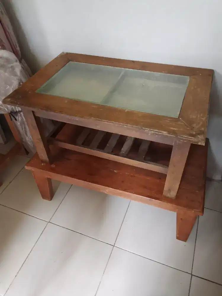 Dijual meja kayu kecil