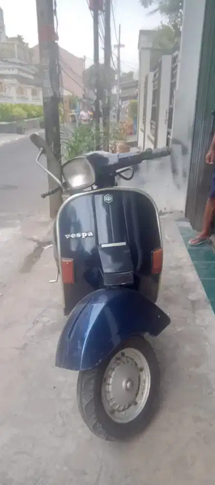 Vespa px thn 82
Surat  lengkap
Harga 12 nego
Pajak mati
Barang bagus