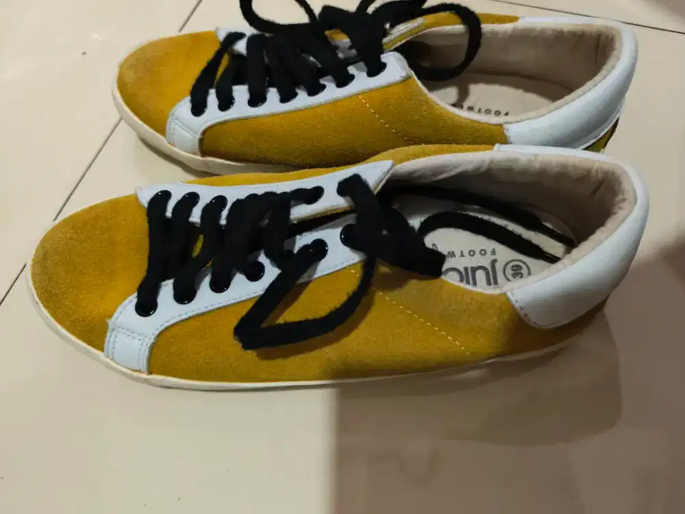 sepatu kuning size 39 ada deffect