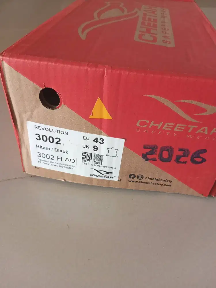 Sepatu safty pabrik