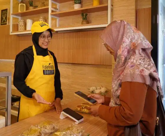 Administrasi Customer Service dan Kasir Toko Roti