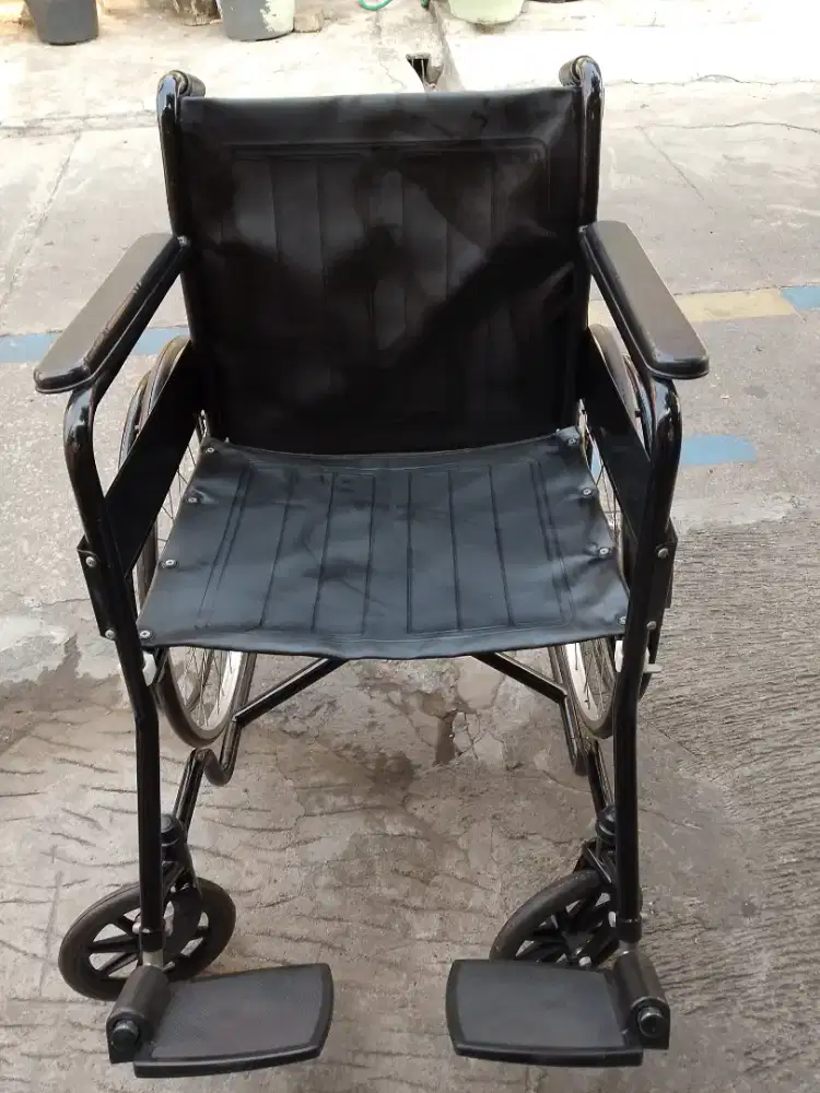 Kursi roda bekas