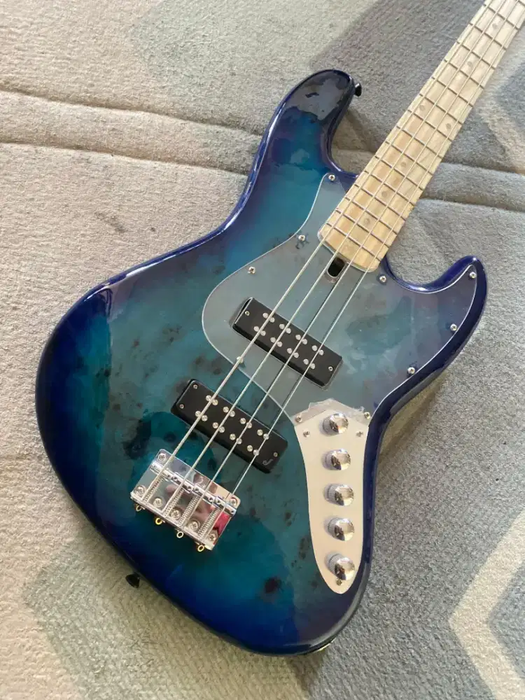 Bass fender jazz custom 4strings