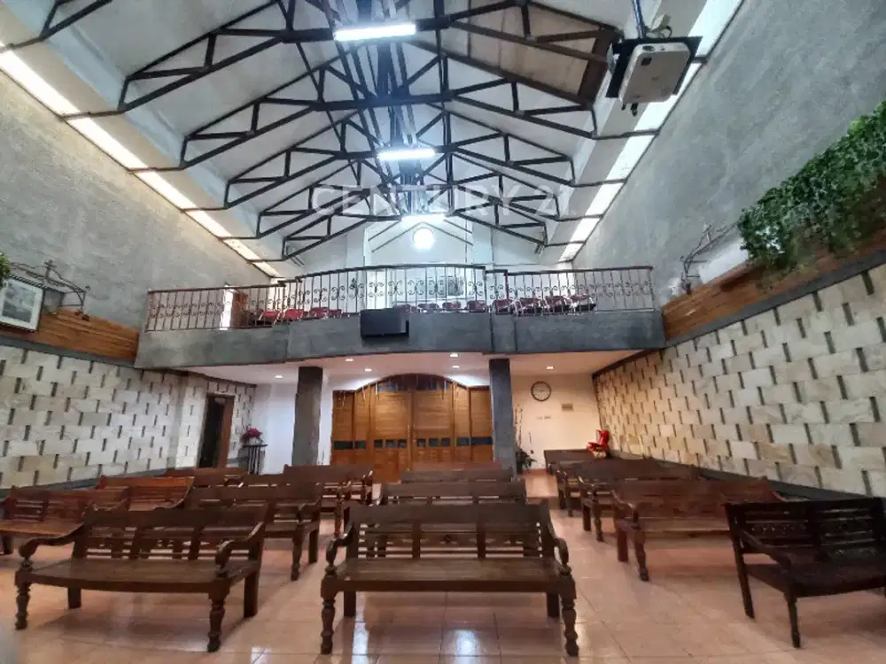 Rumah Dan Gedung Pertemuan Di Sayap Riau