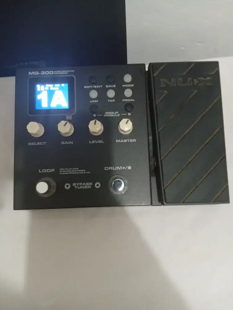 Efek digital gitar Nux MG-300