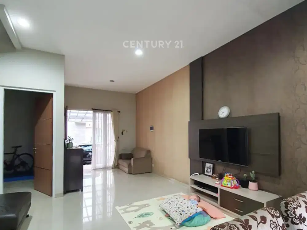 Rumah Asri Terawat Di Komplek Setraduta Bandung