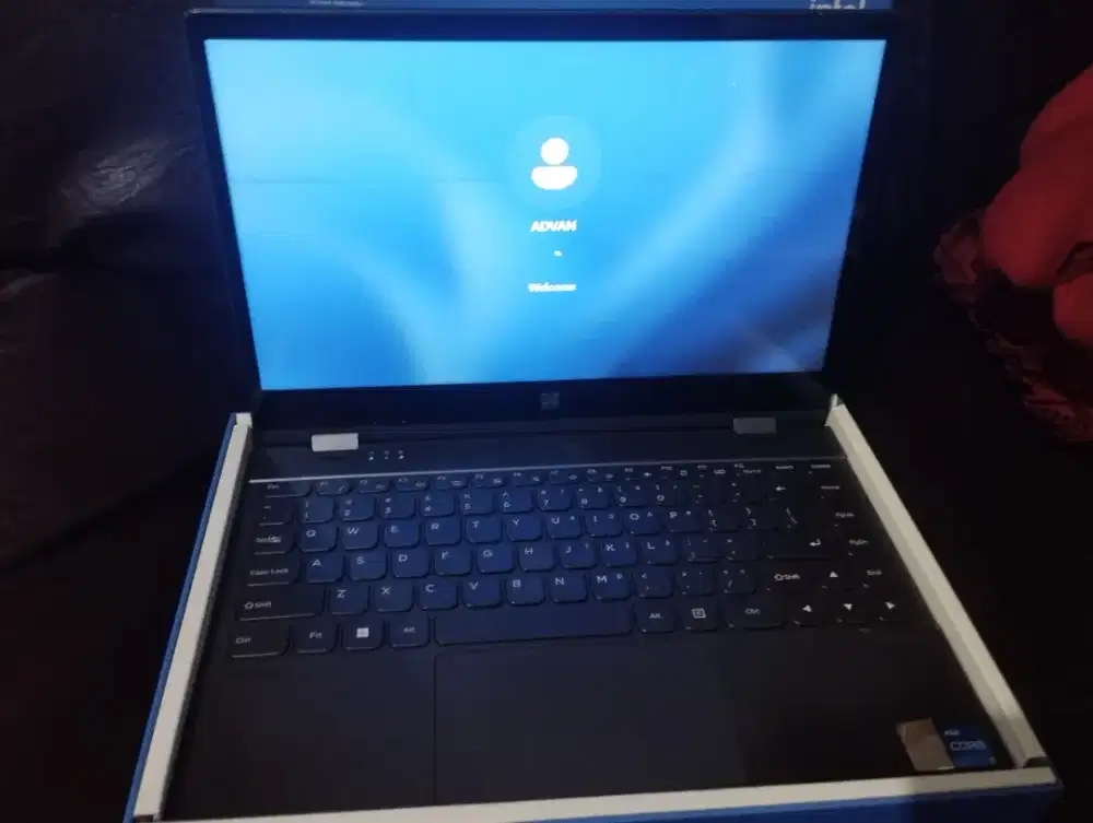 Laptop i3 advan stylus 8/256