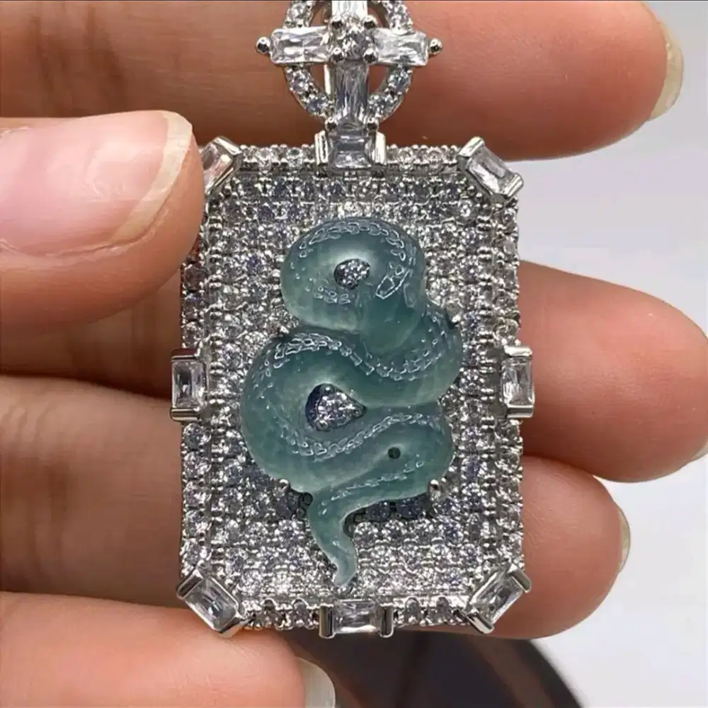 Liontin Giok Jadeite Type A FeCui Perak