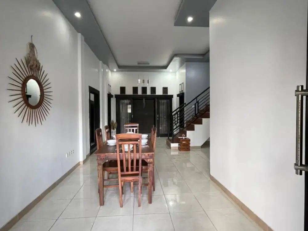 Disewakan Rumah 6 BR Furnished Lokasi Strategis di Taman Griya, Jimbaran.