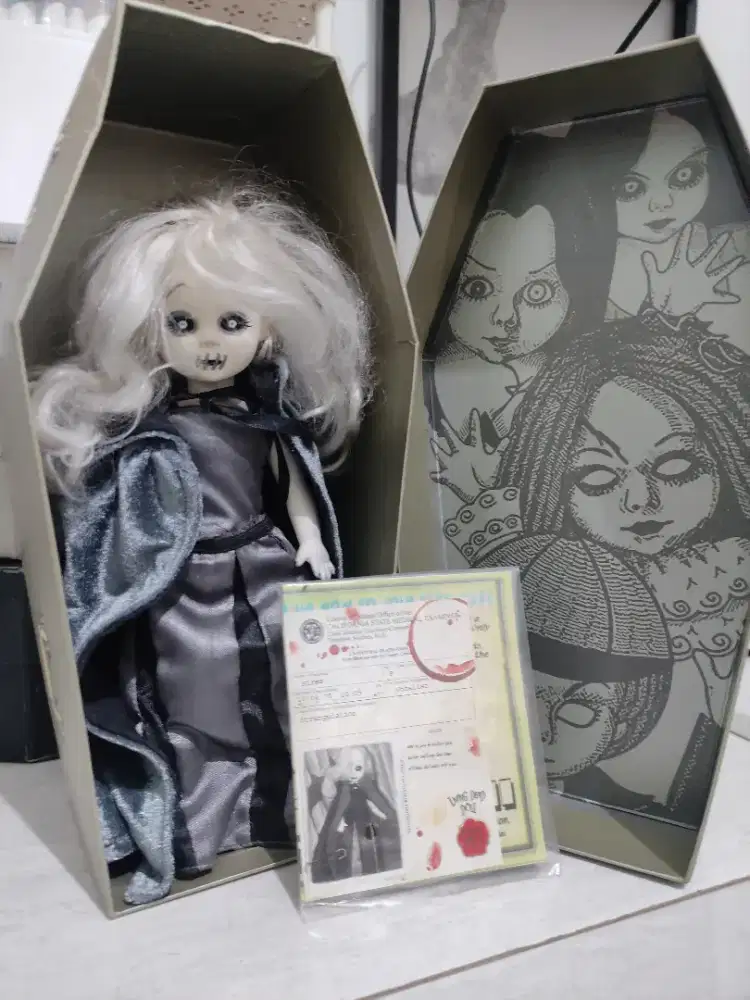 Boneka Living Dead Dolls