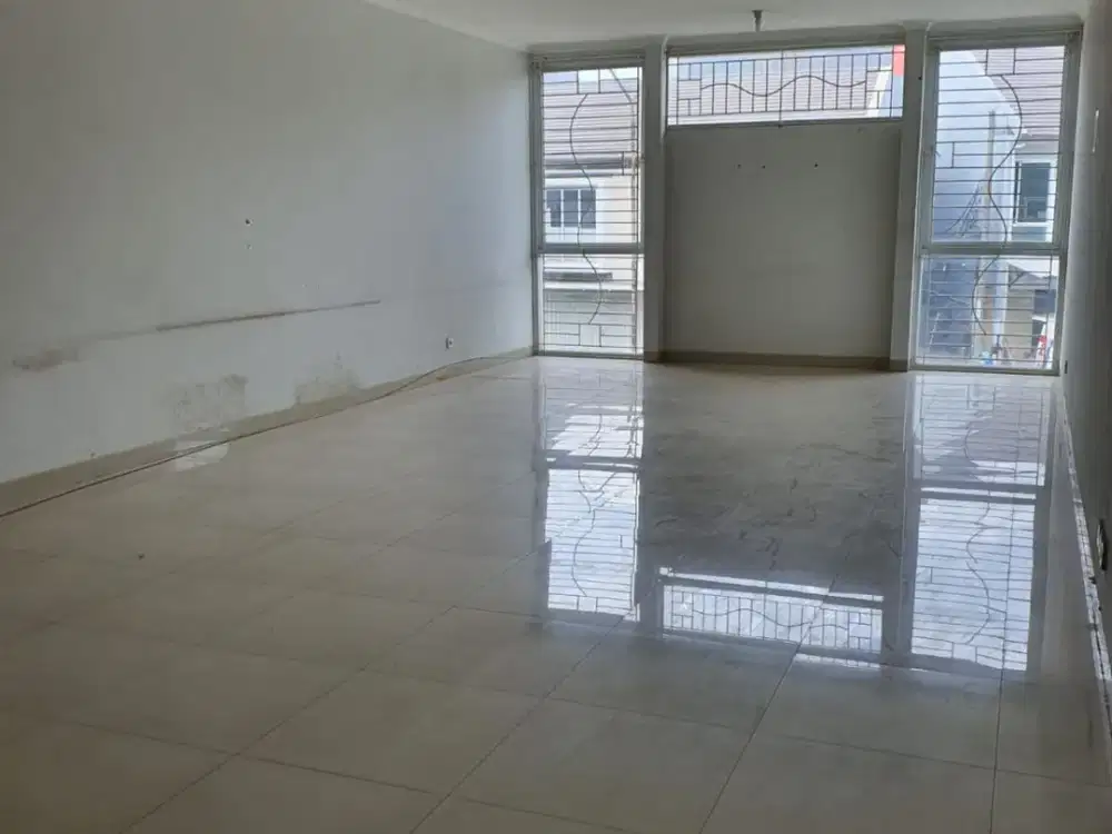Ruko 2 Lantai Siap Pakai di Holis Regency