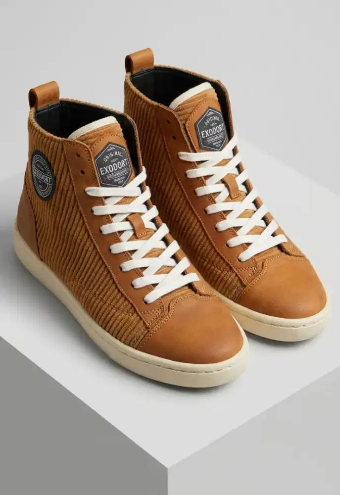 Sepatu exodos 39