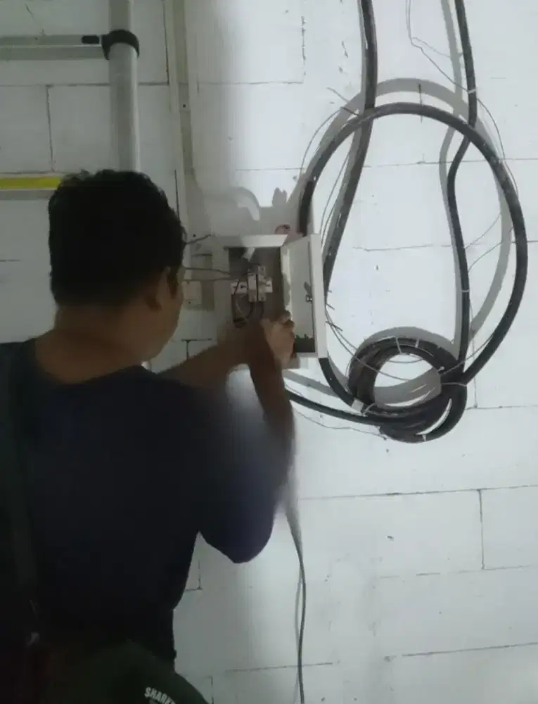 Tukang listrik panggilan