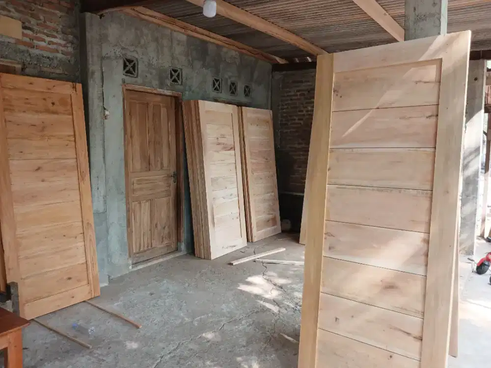 Pintu kamar dan kusen