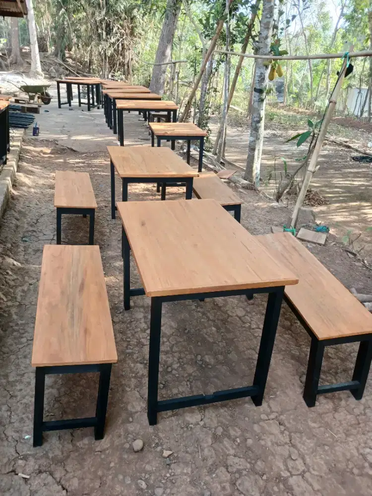 Set meja kursi kayu mahoni