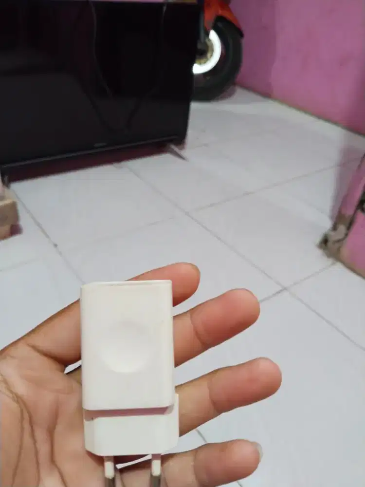 Mau jual charger original Xiaomi 2A bekas redmi 5a