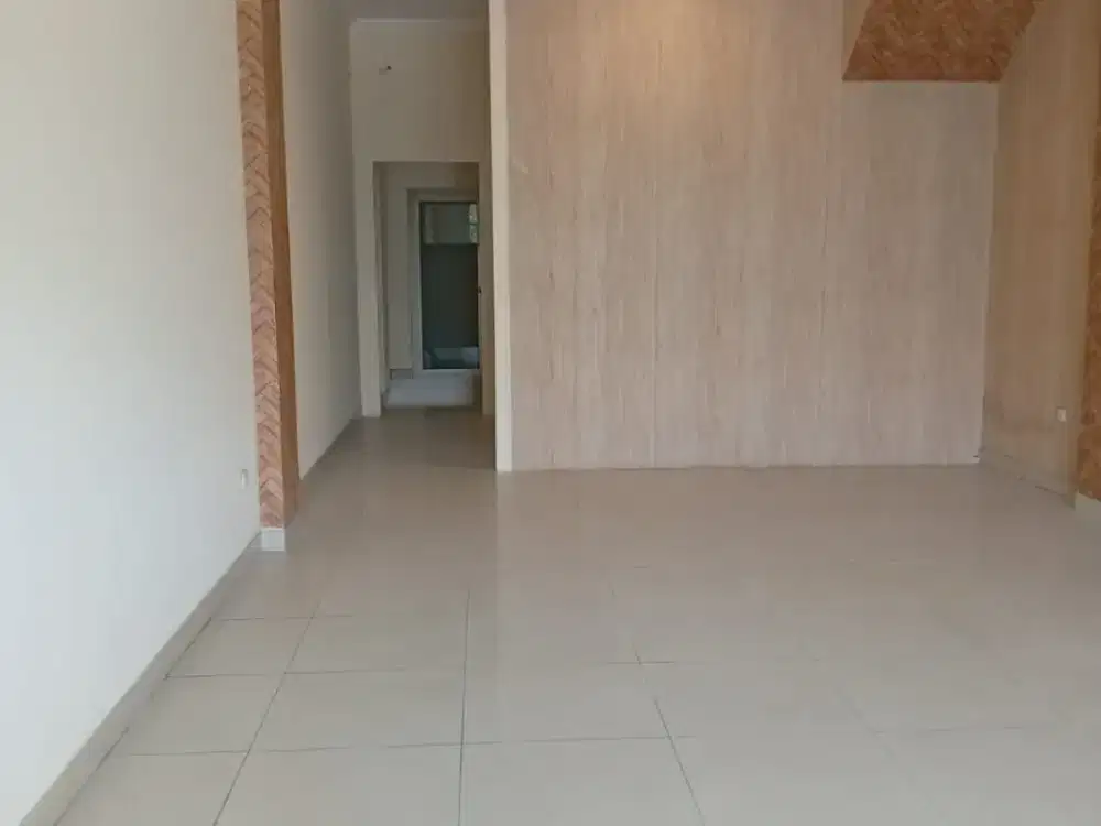Ruko Sedayu Square hadap jalan raya, rapi murah
