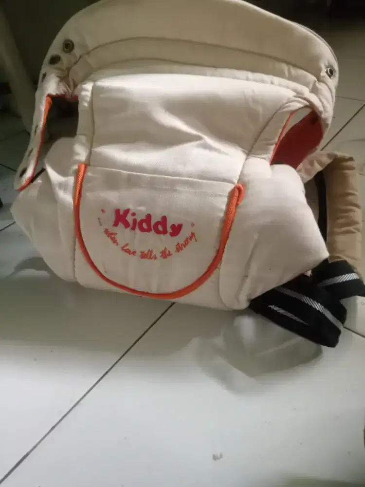 Gendongan bayi oren