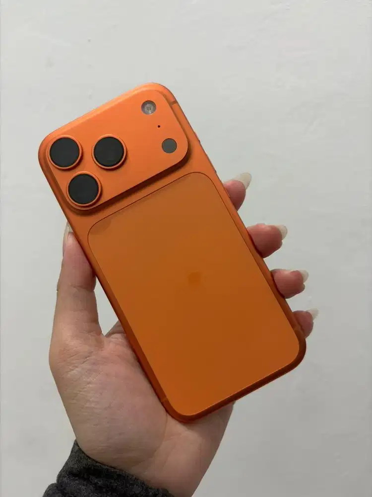 iPhone 17 Pro Cosmic Orange 256GB ex Blibli
