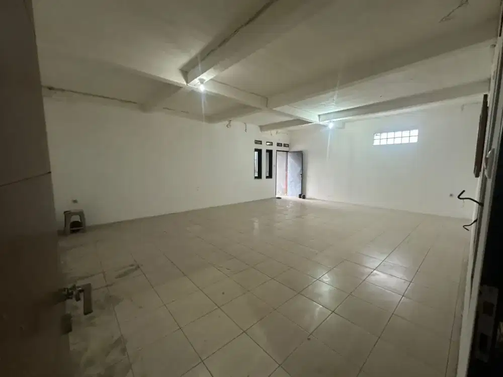 Dijual Rumah Nyaman Siap Huni Cocok untuk Usaha Lokasi Strategis di Taman Holis Indah 1 Depan Sekolah Bpk Holis Bandung