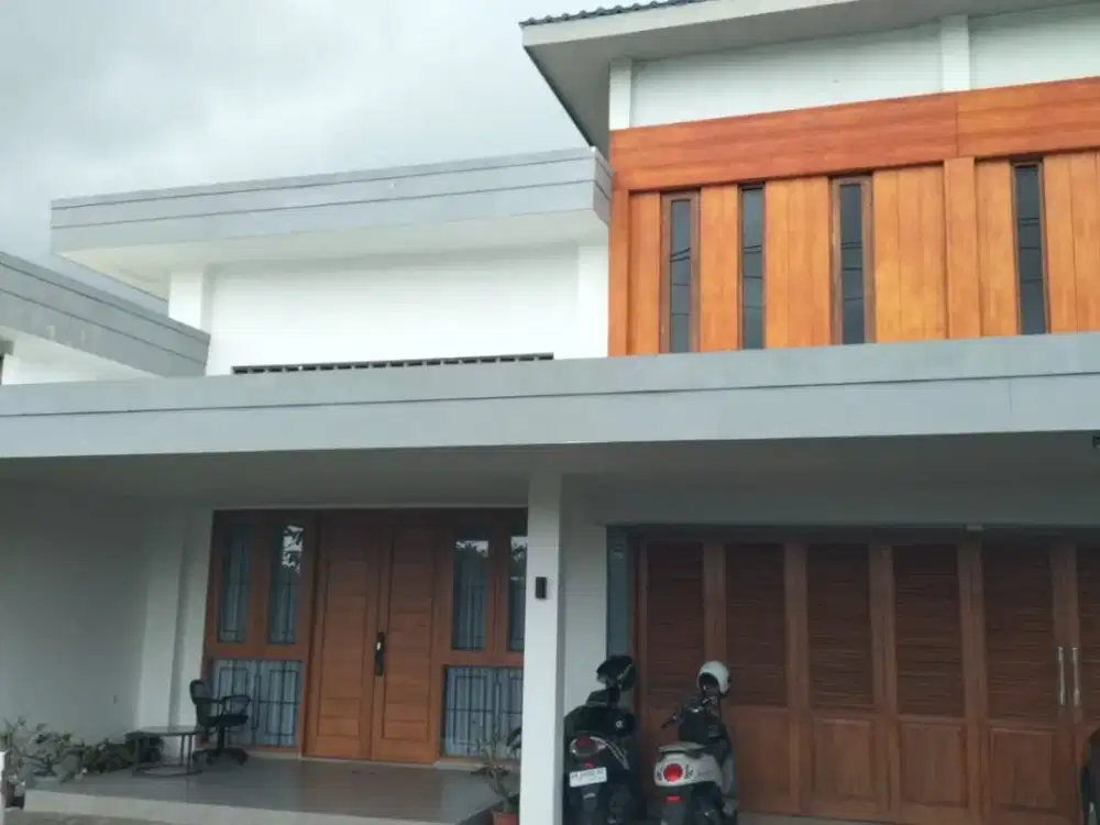 Tanah Luas Bonus Rumah Tinggal Modern Lokasi Strategis Dekat Kampus UII - Ngaglik Sleman