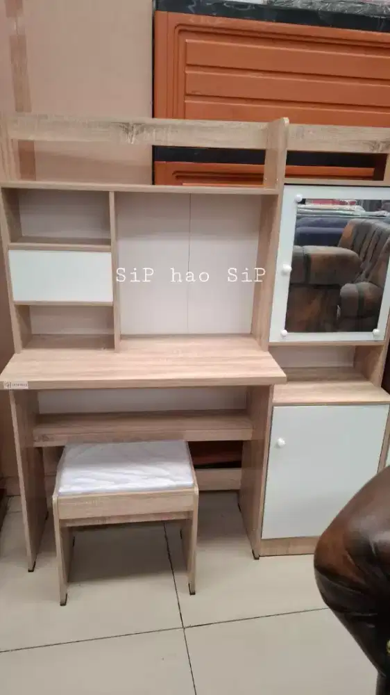 Meja belajar kaca