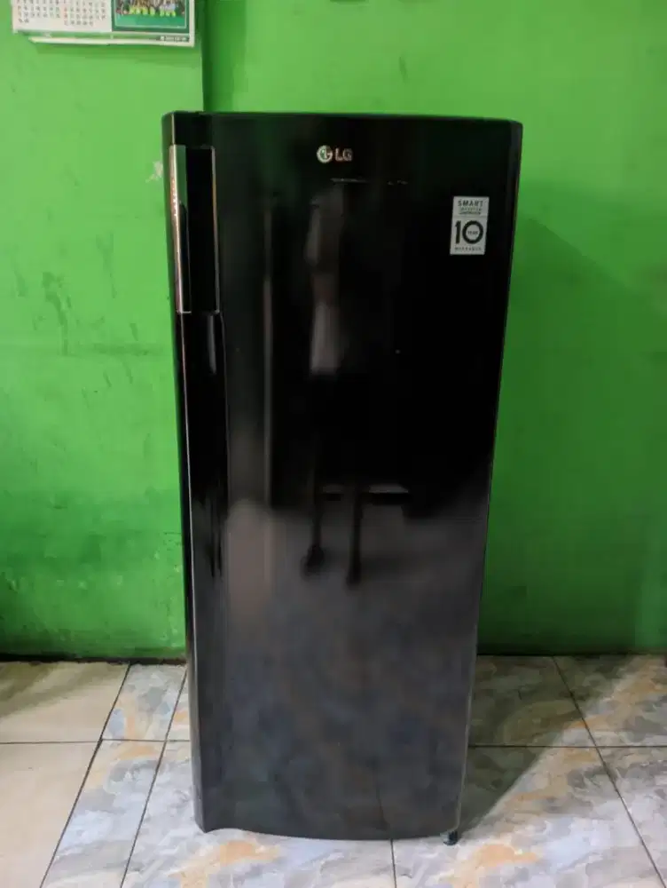 Freezer kulkas es batu Merk LG