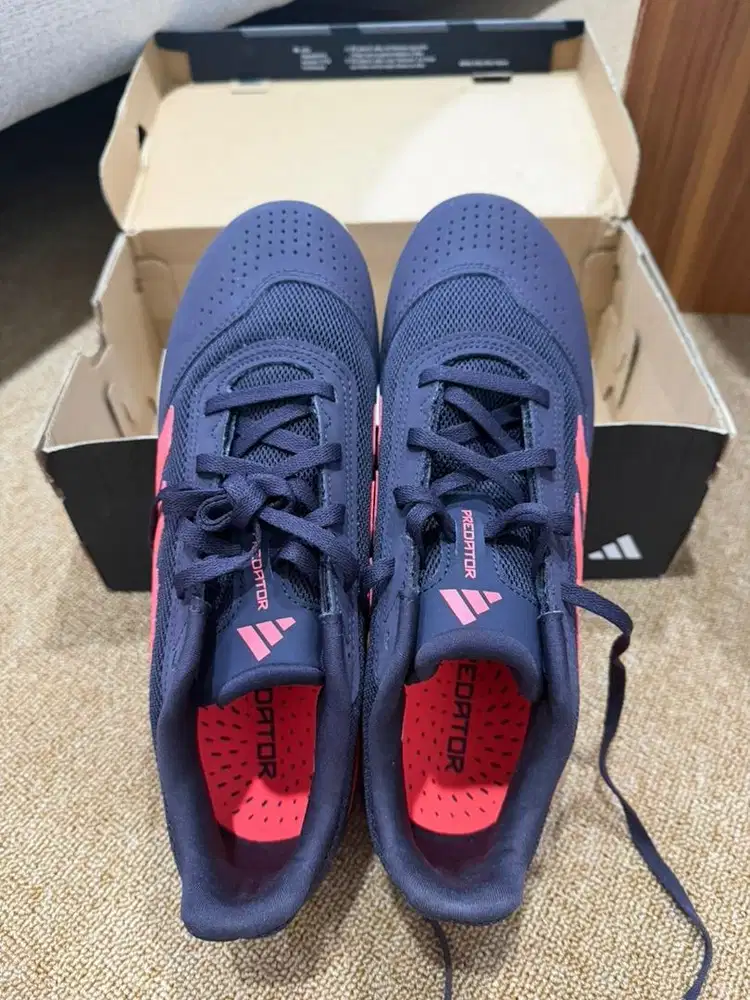 Sepatu futsal adidas predator club in sala ukuran US 9 42 43 [baru]