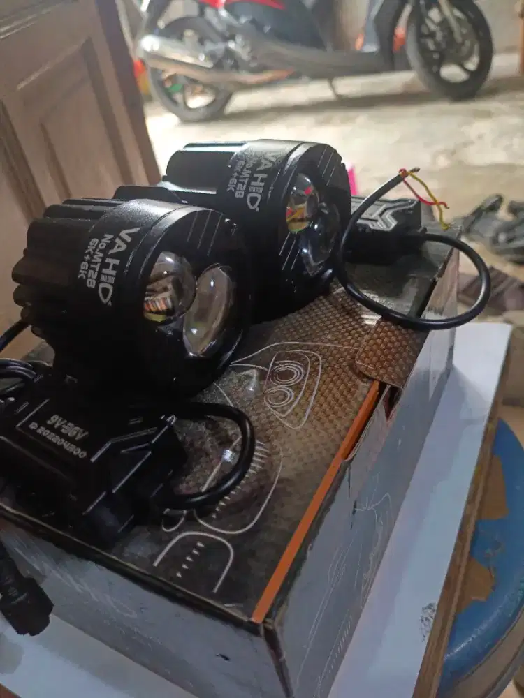 Lampu foglamp Vahid MT28 warna putih-putih