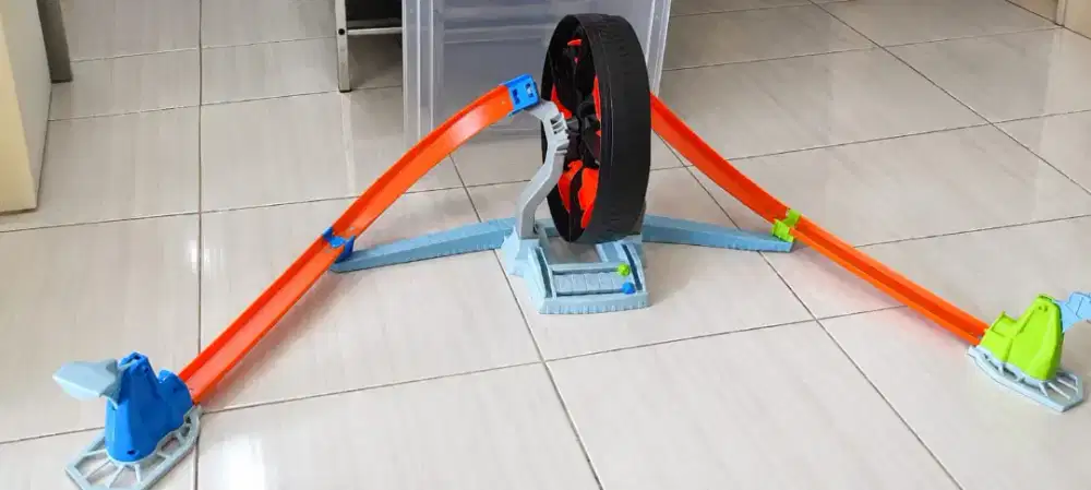 Hot Wheels track spinwheel
