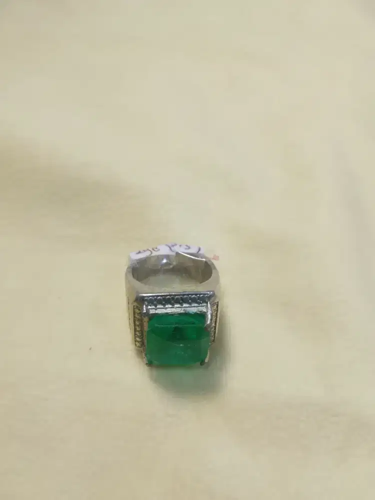 Cincin batu akik emerald