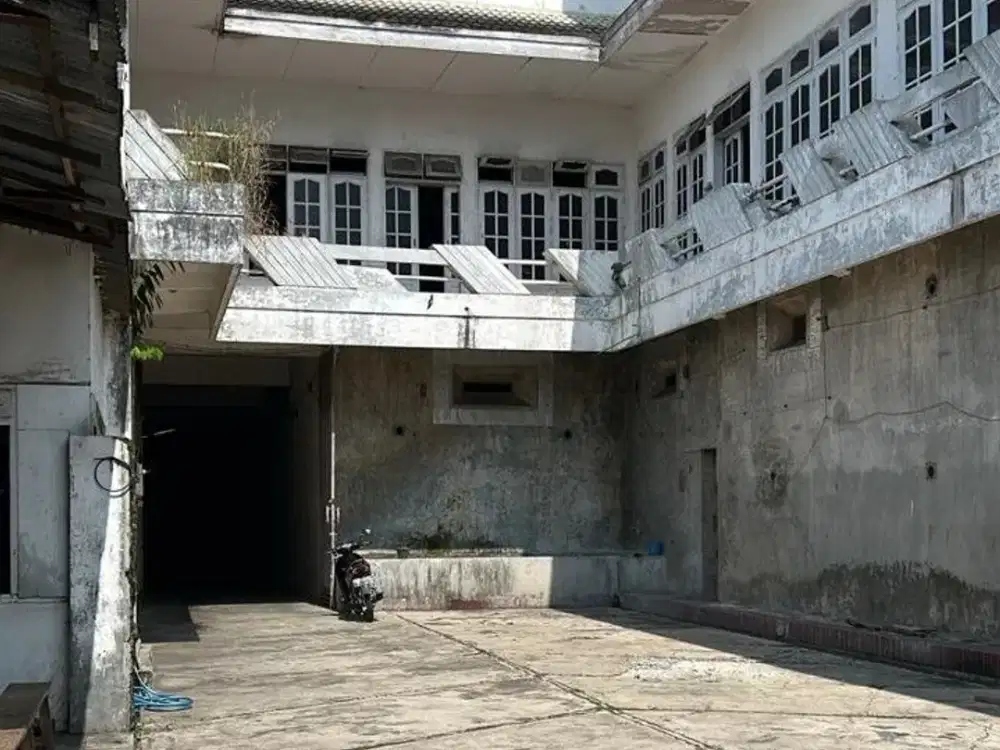 Gudang Pabrik Rokok Aktif Semi Furnished di Sukun, Akses Truk
