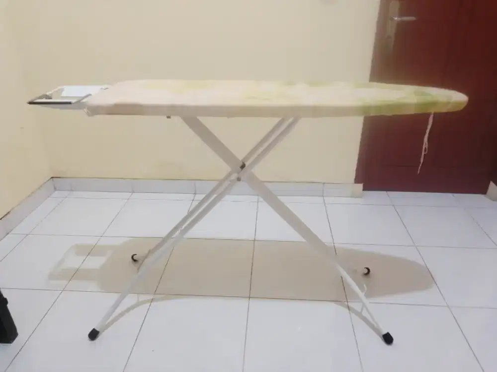 Meja setrikaan  kokoh