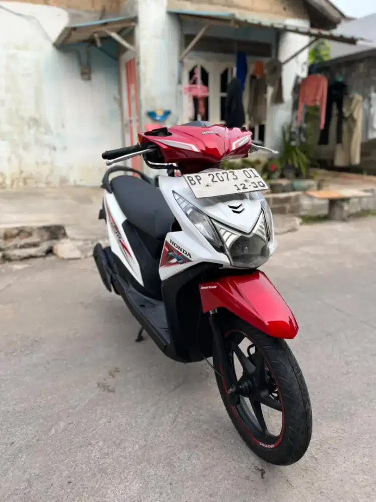 Honda BEAT FI CW 2015 — Irit, praktis, siap pakai.