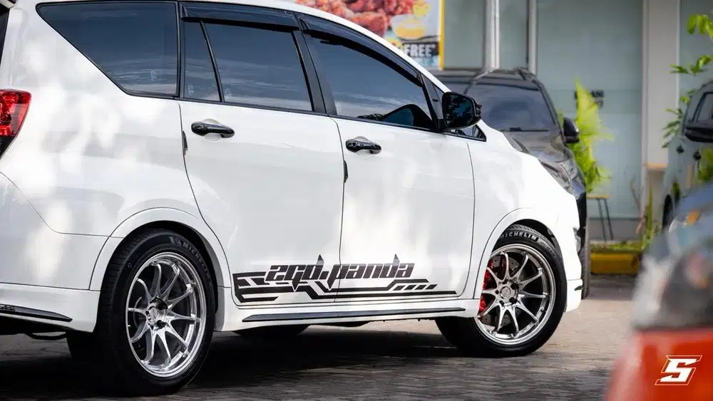 Innova Reborn Venturer 2017, Diesel, Automatic, KM cuma 50 Ribu