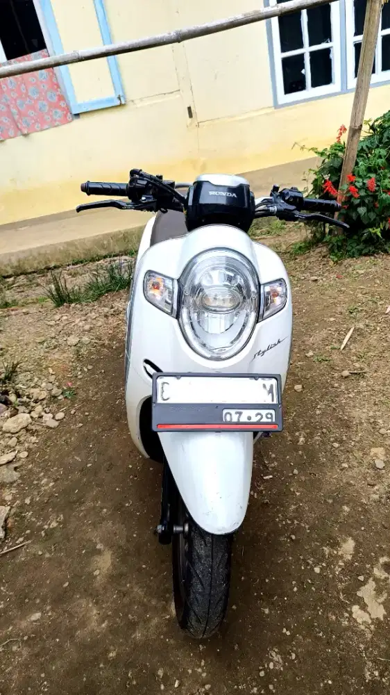 Jual scoopy 2019 putih