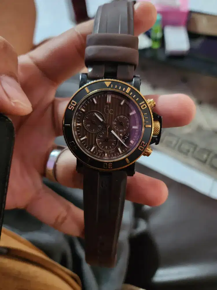 Jual jam tangan bekas original branded Guess Collection