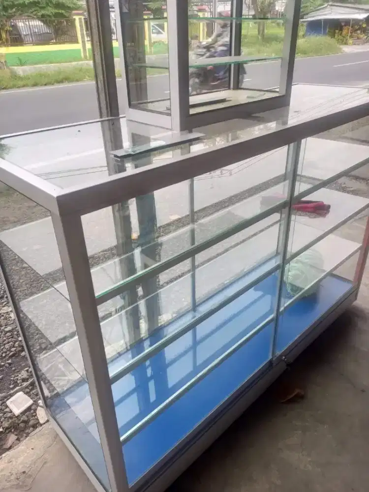 Etalase bekas panjang 1,5 Meter